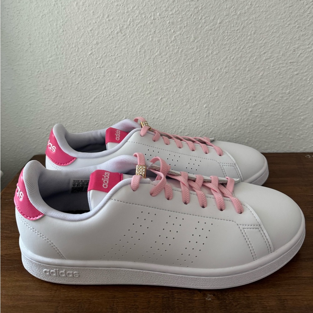NWOT Adidas Women’s Advantage Sneakers Perforated 3 Stripes White/Pink US 10